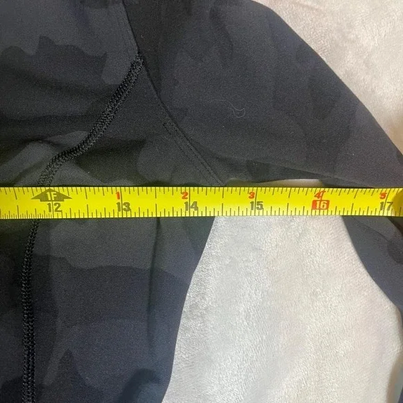 Lululemon Black Camo Athletic Stretch Long Sleeve Crop Top Athleisure Yoga - Picture 3 of 4